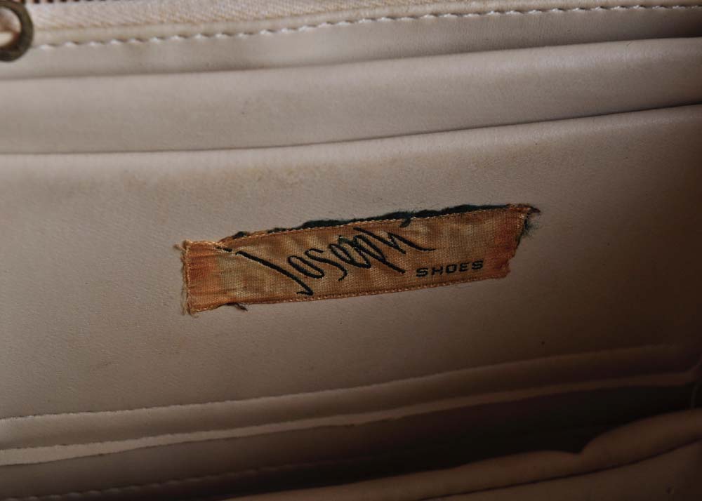 Vintage Dofan White Leather Purse