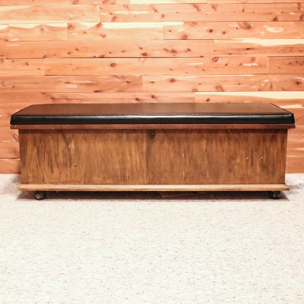 Lane Cedar Chest with Padded Lid