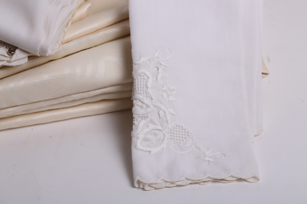 White and Cream Tablecloths and Napkins