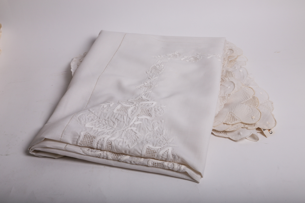 White and Cream Tablecloths and Napkins