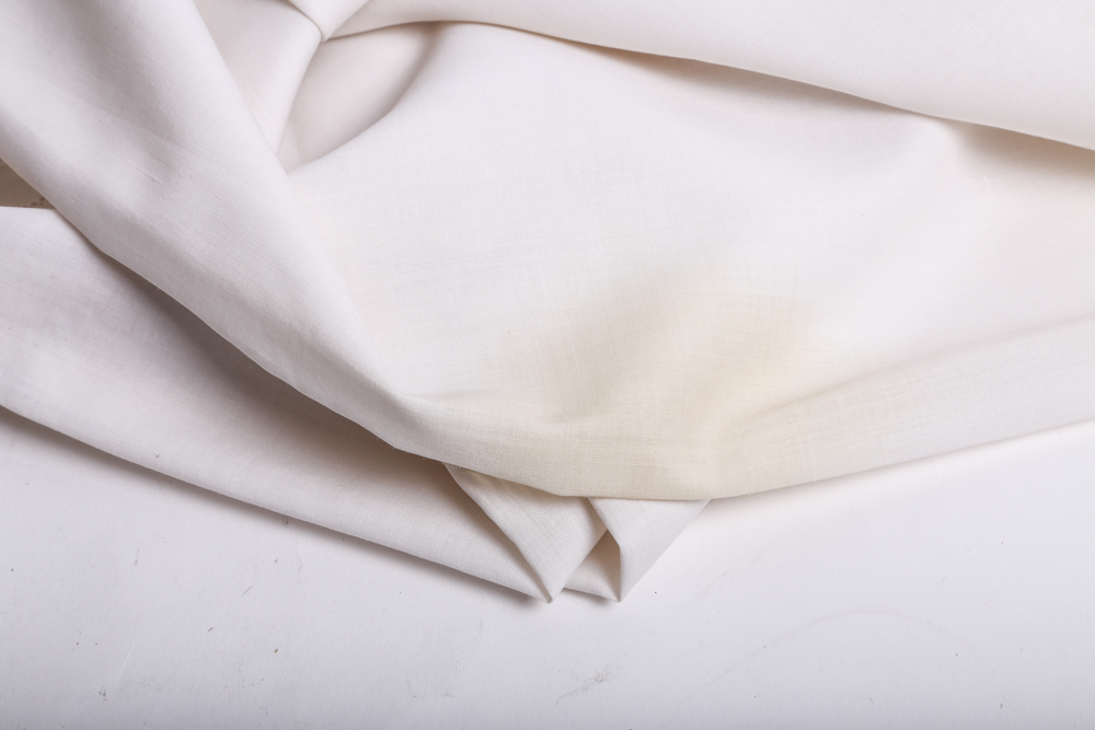 White and Cream Tablecloths and Napkins