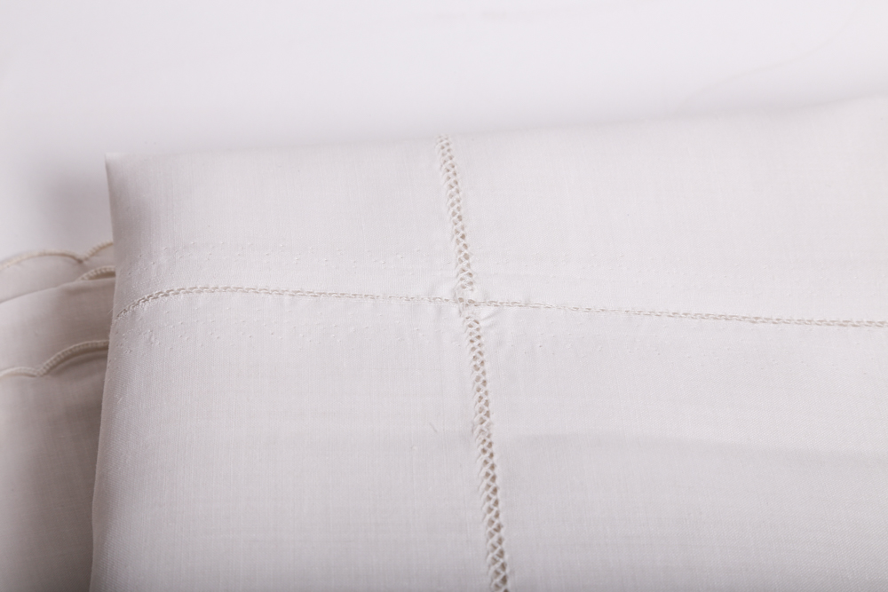 White and Cream Tablecloths and Napkins