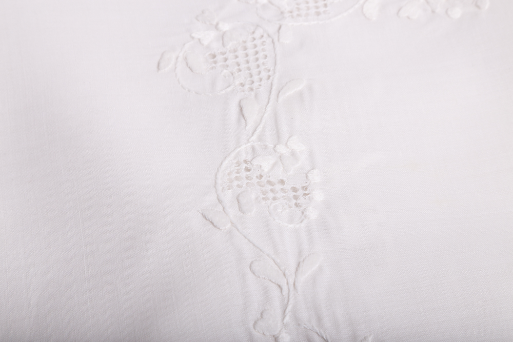 White and Cream Tablecloths and Napkins