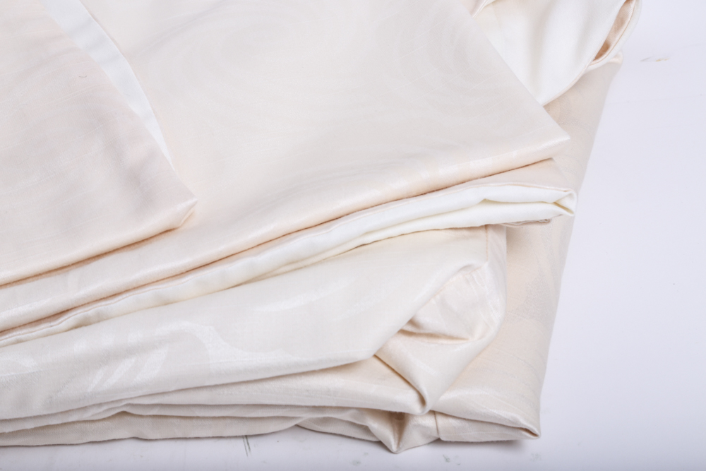 White and Cream Tablecloths and Napkins