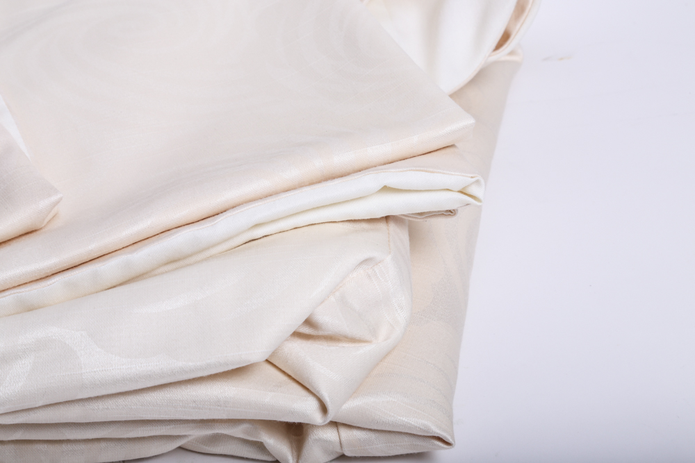 White and Cream Tablecloths and Napkins