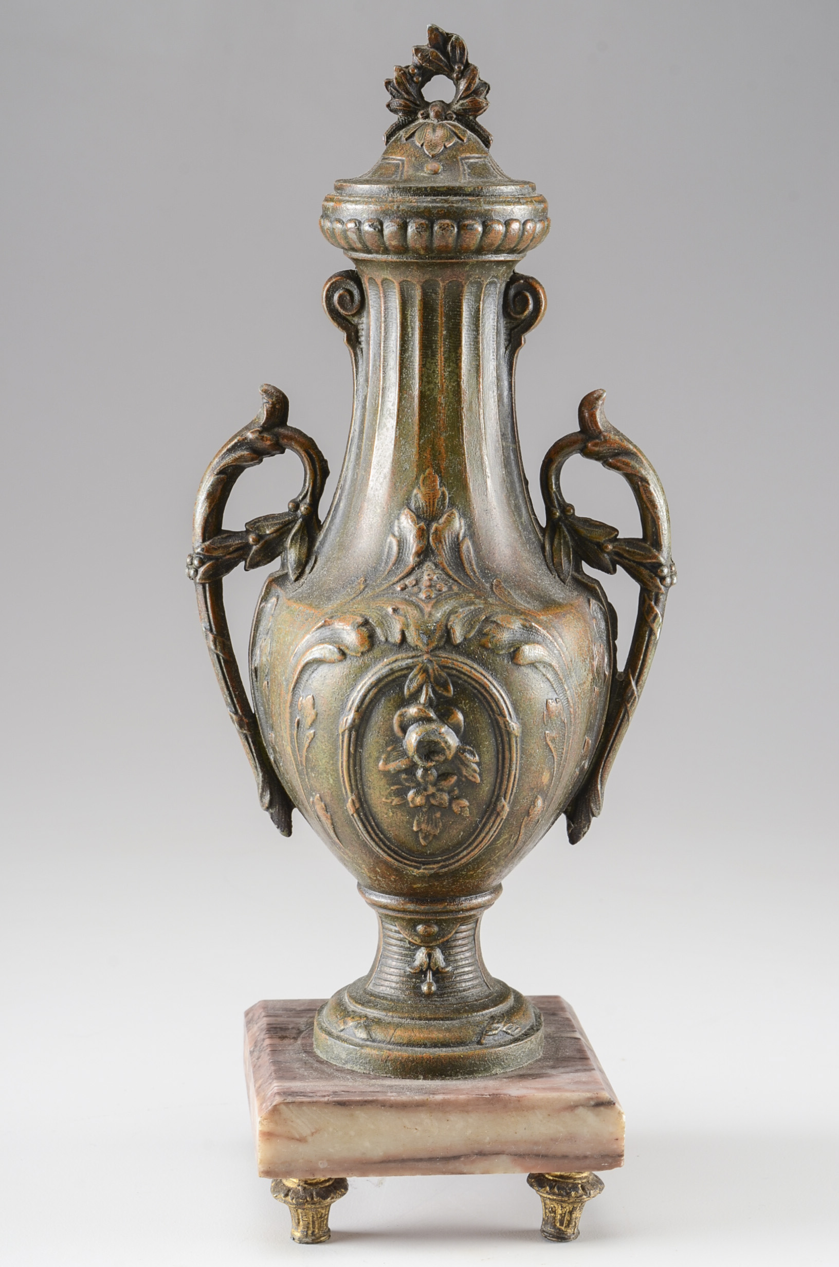 Early 20th Century Single Mantel Garniture Urn