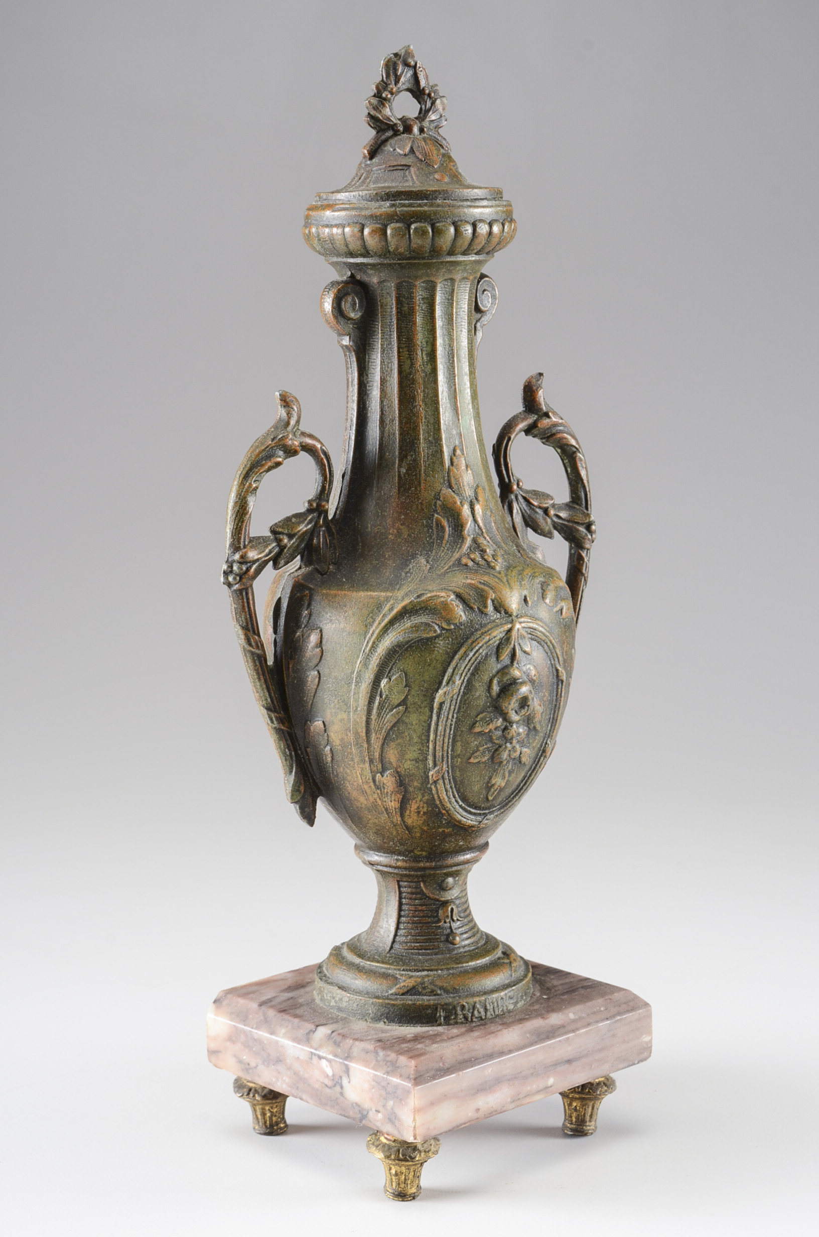Early 20th Century Single Mantel Garniture Urn