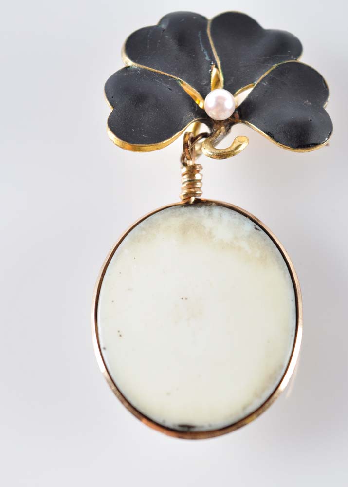 Vintage Cameo Brooch