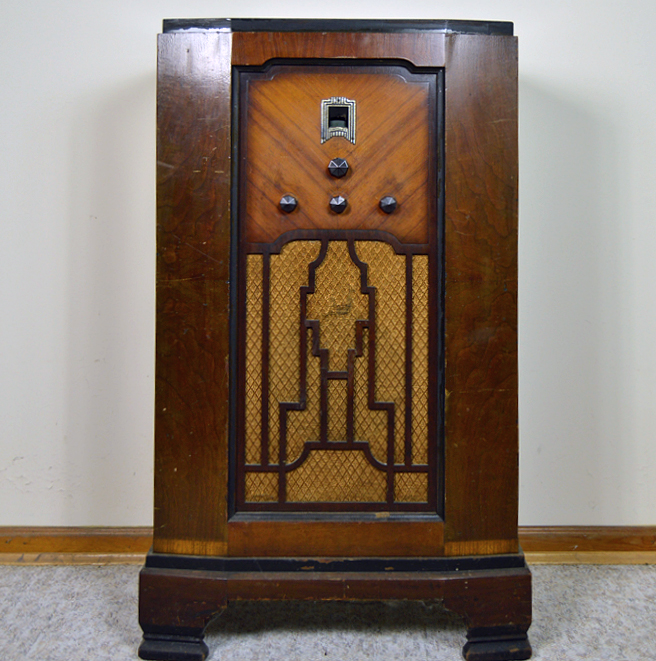 Vintage Art Deco Crosley Floor Model Radio