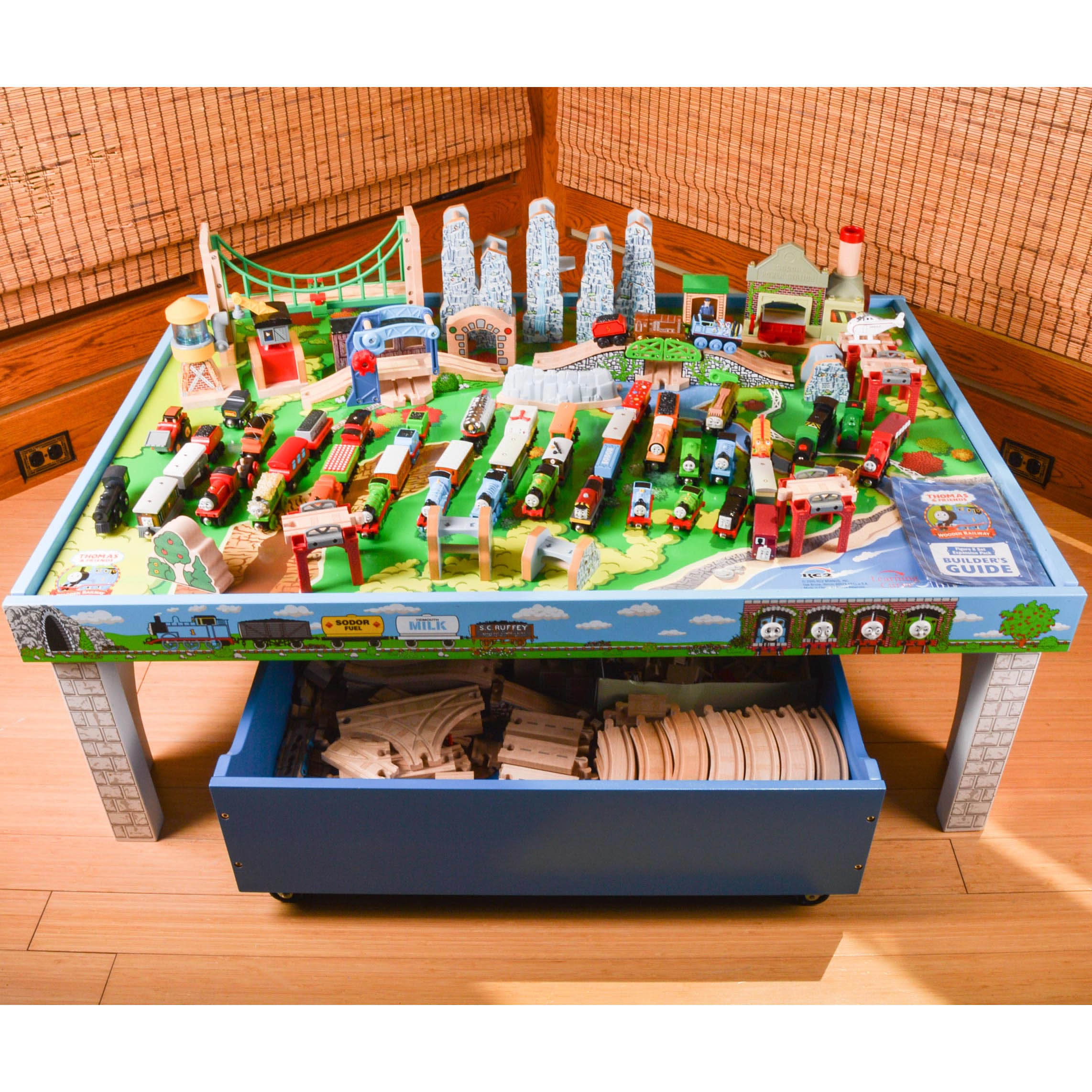 Thomas the Tank Engine Train Table and Accessories