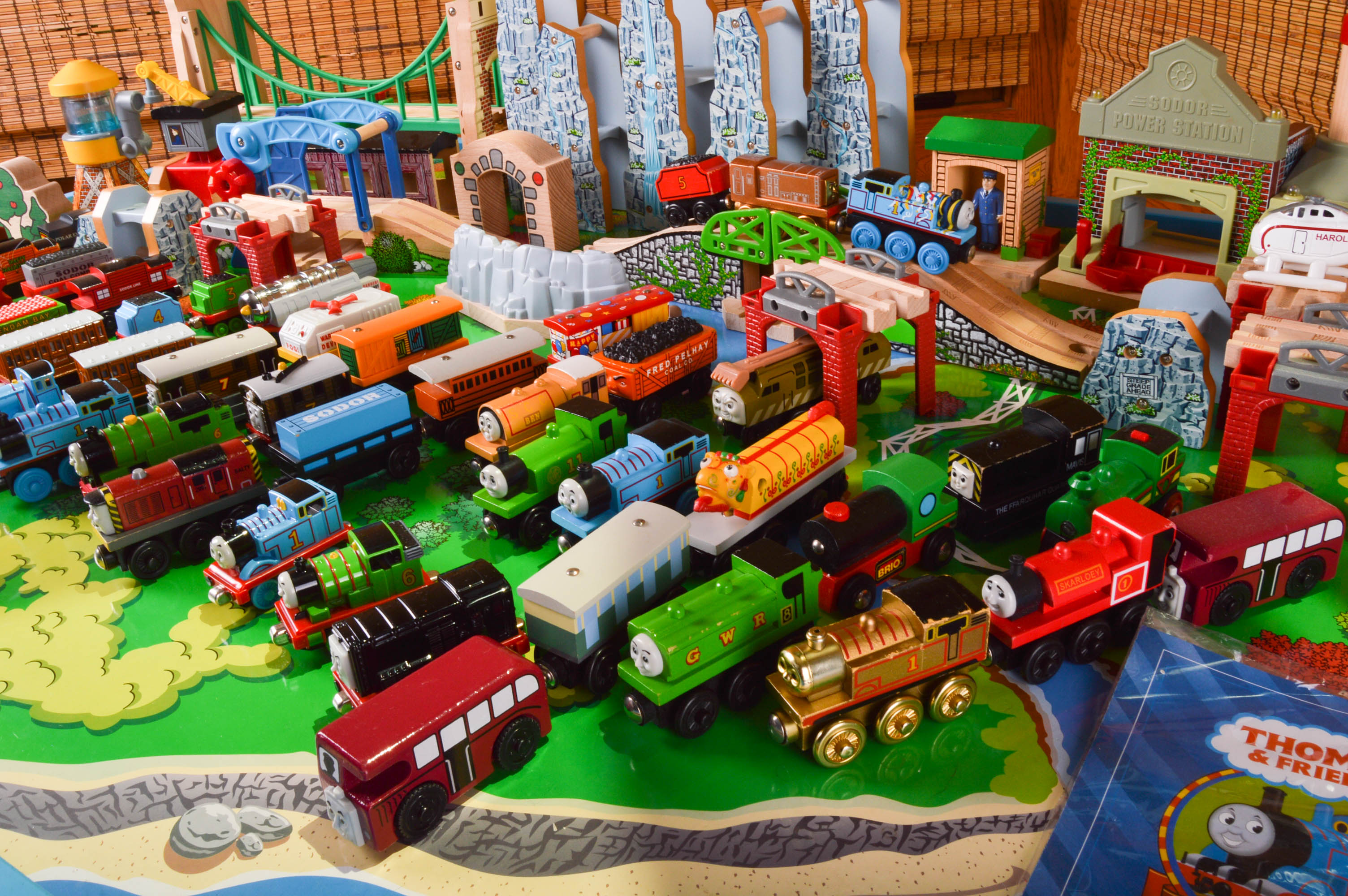 Thomas the Tank Engine Train Table and Accessories