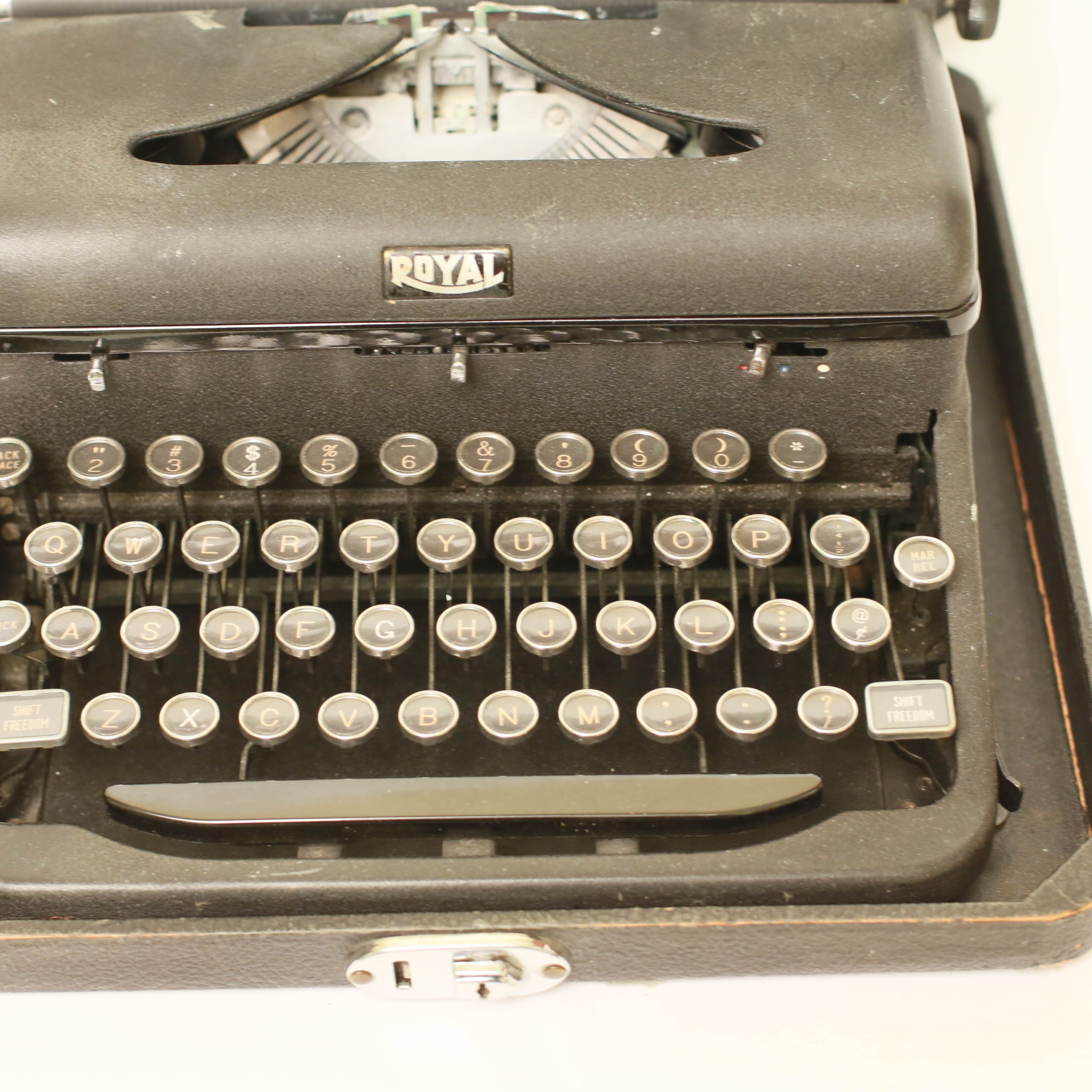 Vintage 1947 Royal Quiet Deluxe Typewritter