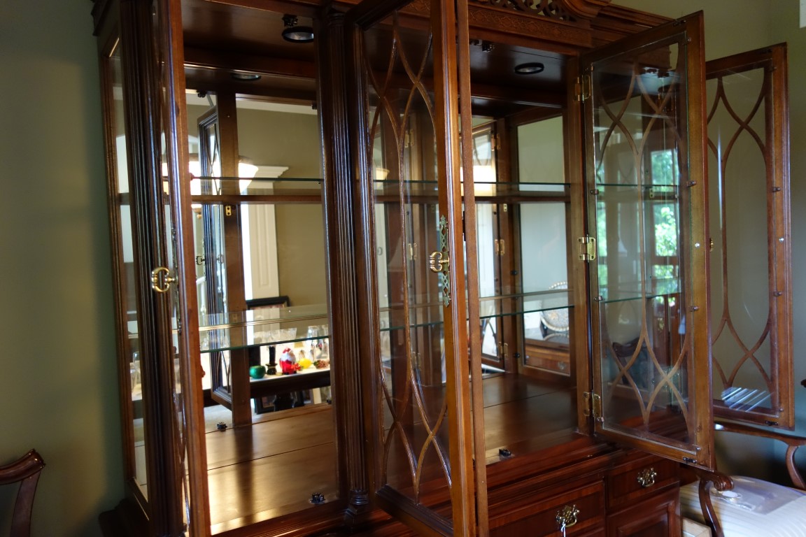 Chippendale Style Universal Furniture China Cabinet