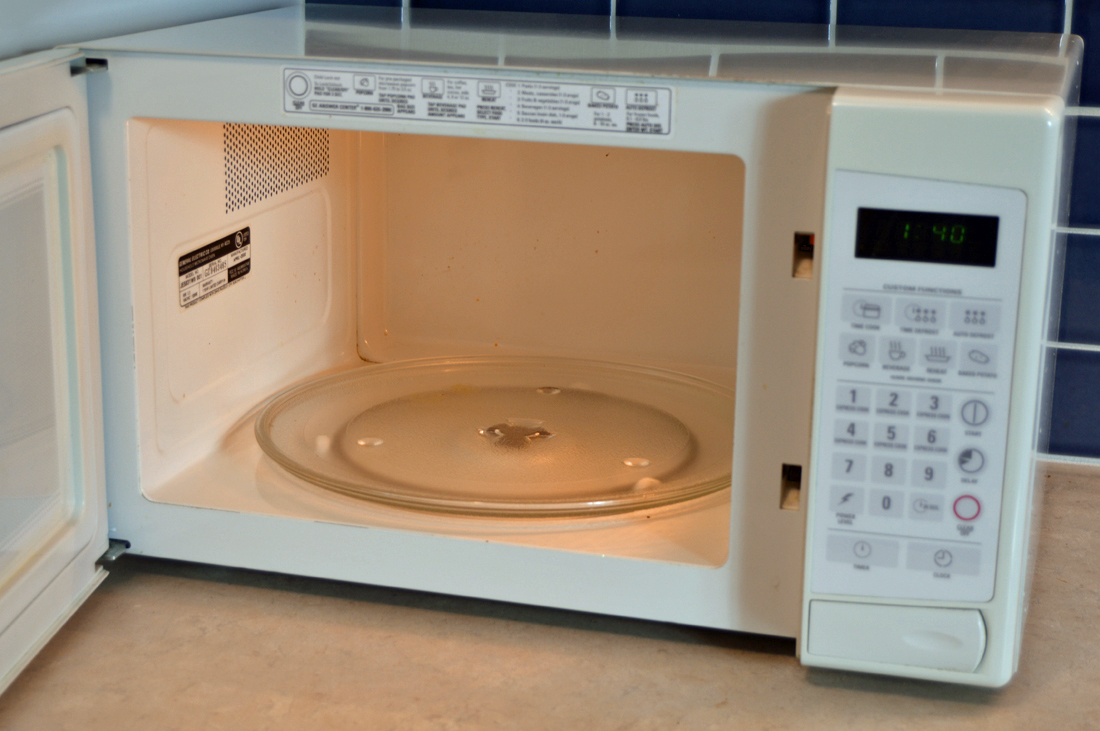 General Electric Turntable Microwave Oven