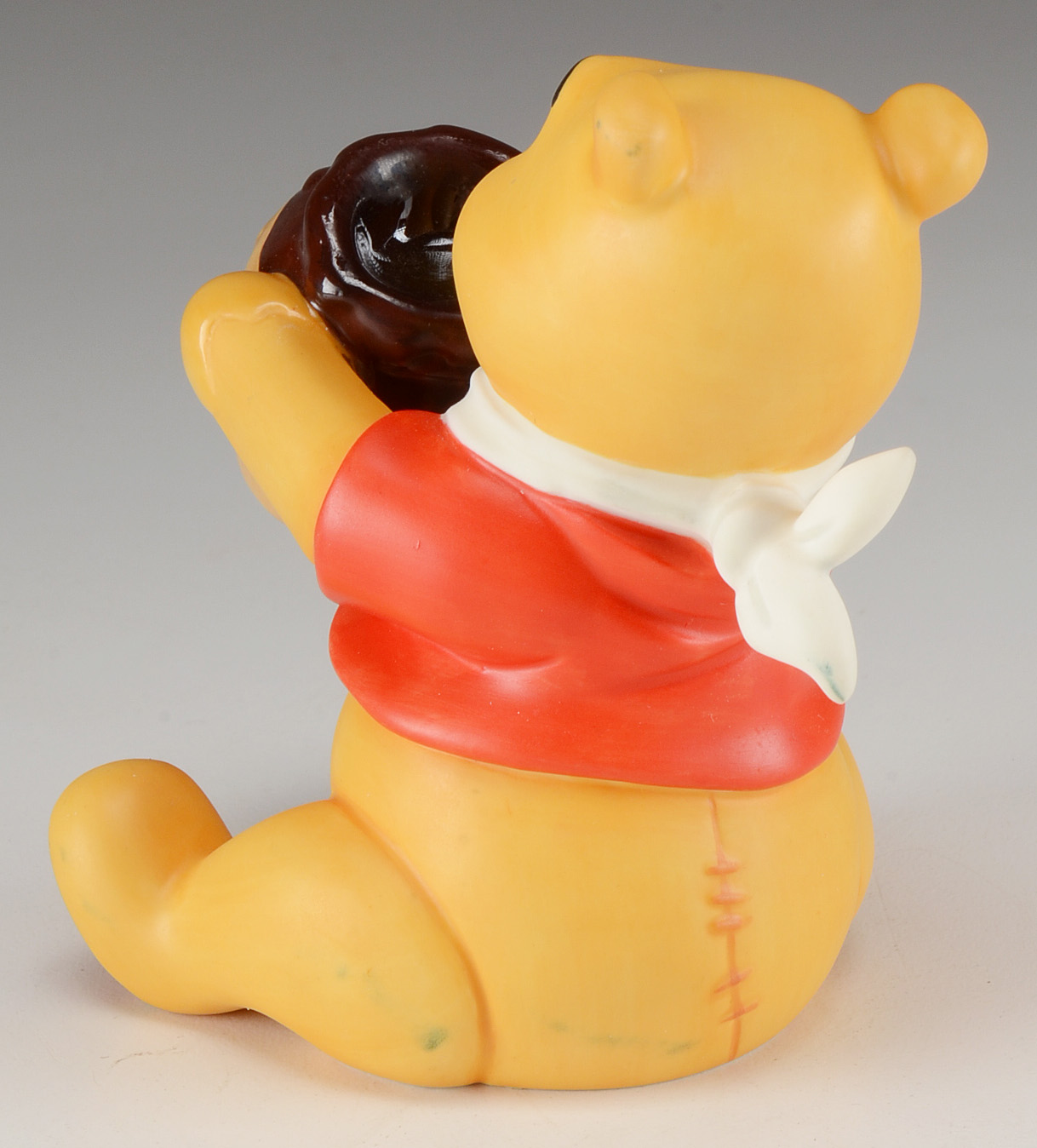Walt Disney Classics Collection Winnie the Pooh Sculpture and Pin