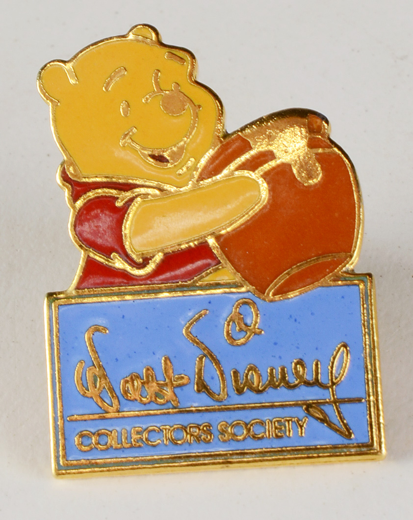 Walt Disney Classics Collection Winnie the Pooh Sculpture and Pin