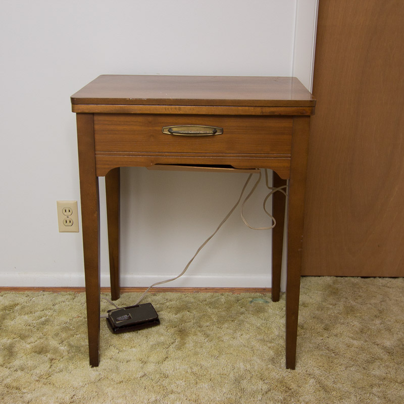 Vintage Singer Zig-Zag Model 457 Sewing Machine with Desk