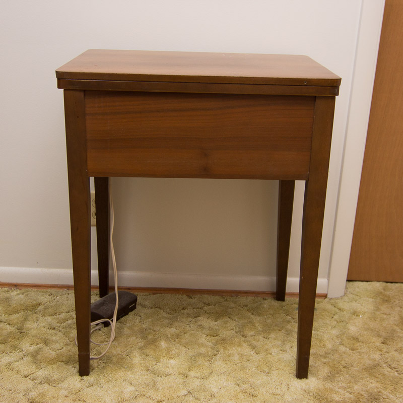 Vintage Singer Zig-Zag Model 457 Sewing Machine with Desk