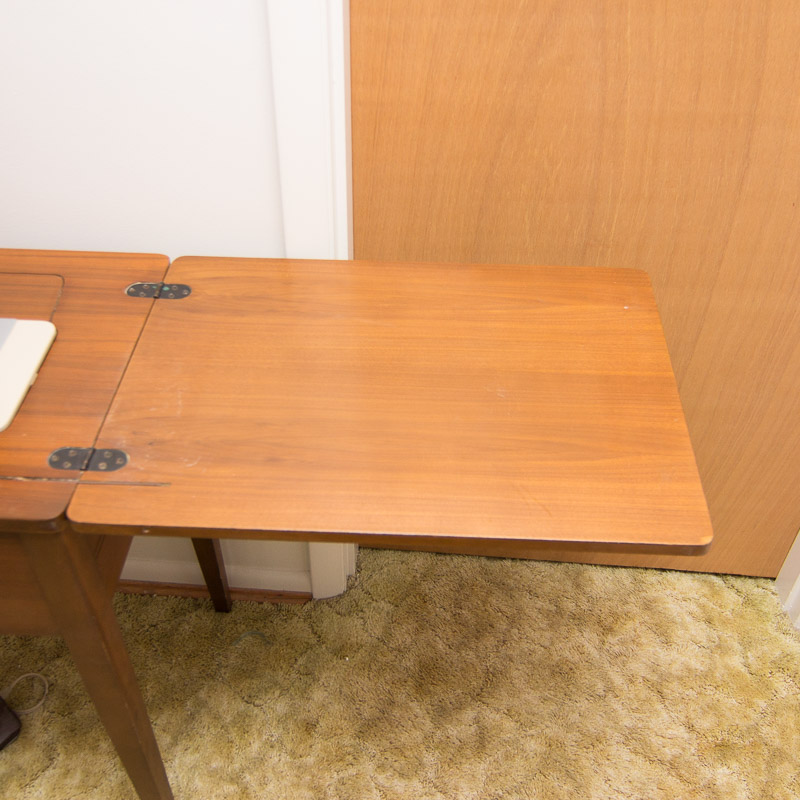 Vintage Singer Zig-Zag Model 457 Sewing Machine with Desk