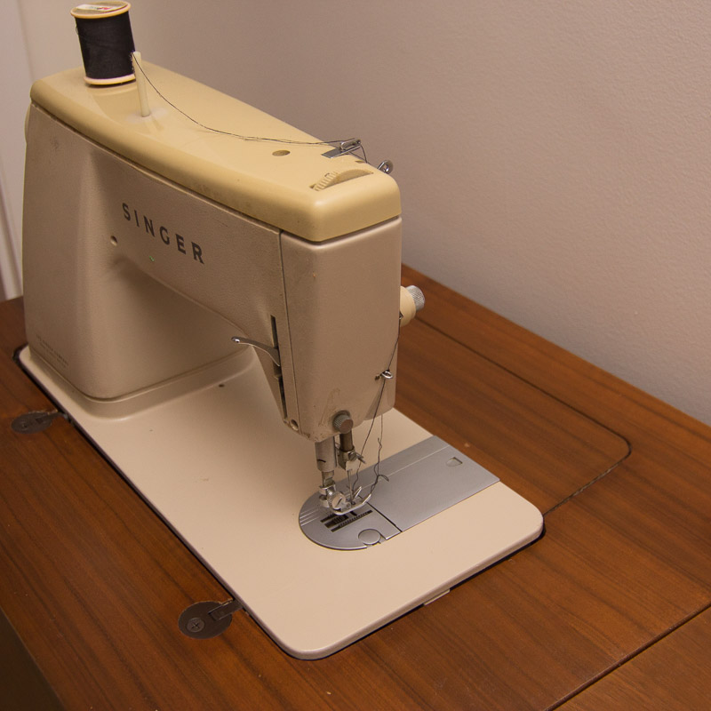 Vintage Singer Zig-Zag Model 457 Sewing Machine with Desk