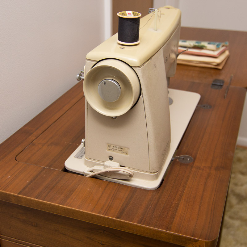 Vintage Singer Zig-Zag Model 457 Sewing Machine with Desk