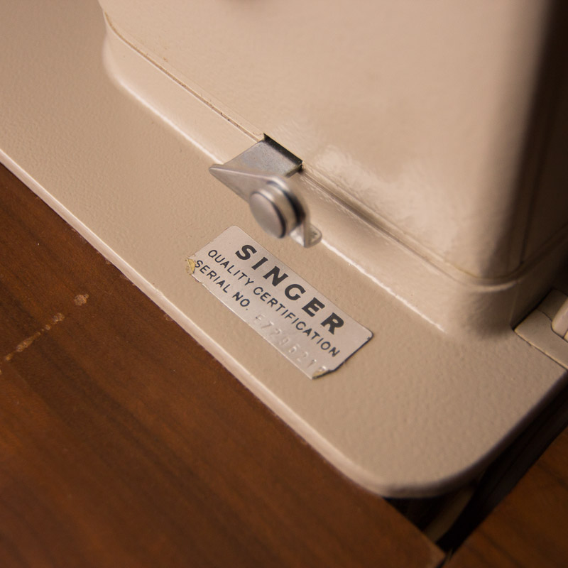 Vintage Singer Zig-Zag Model 457 Sewing Machine with Desk