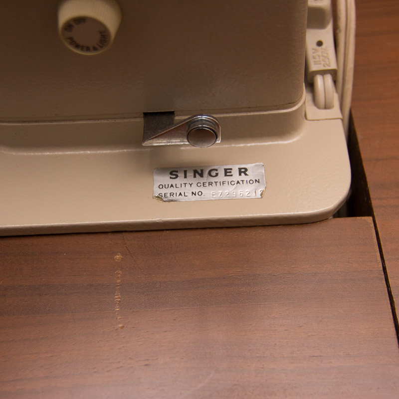 Vintage Singer Zig-Zag Model 457 Sewing Machine with Desk