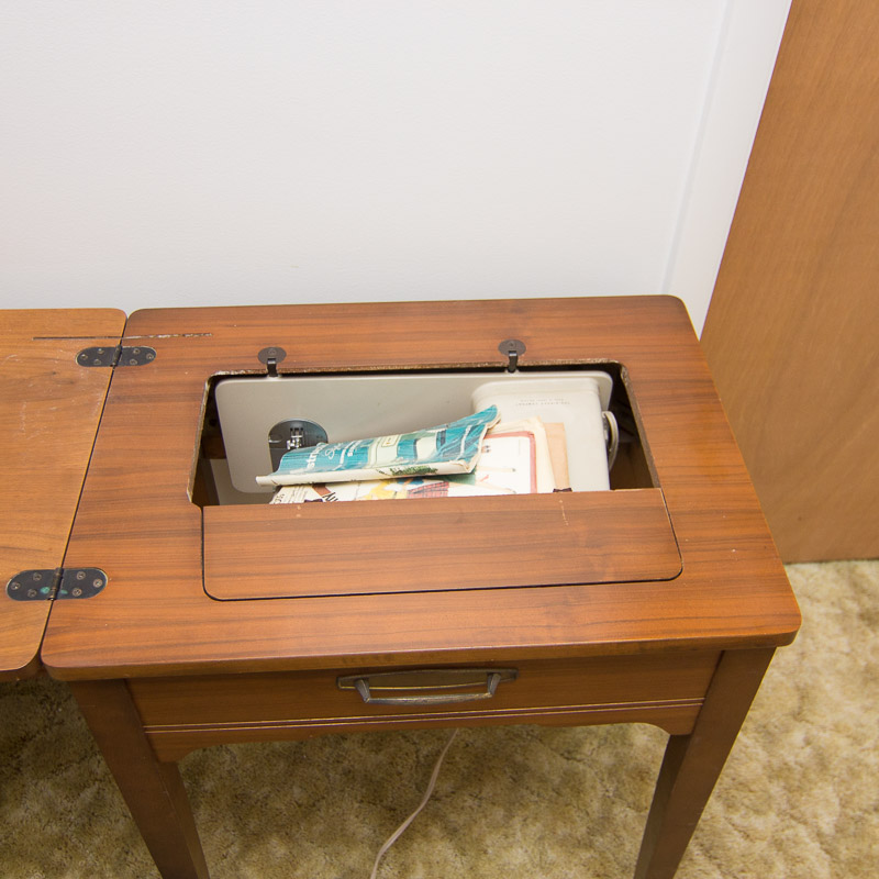 Vintage Singer Zig-Zag Model 457 Sewing Machine with Desk