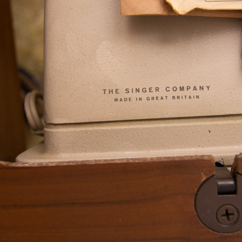 Vintage Singer Zig-Zag Model 457 Sewing Machine with Desk