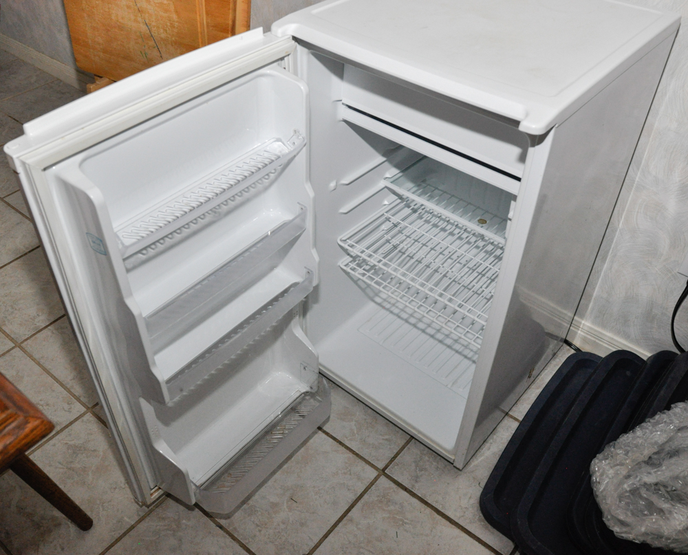 Sanyo Mini Refrigerator