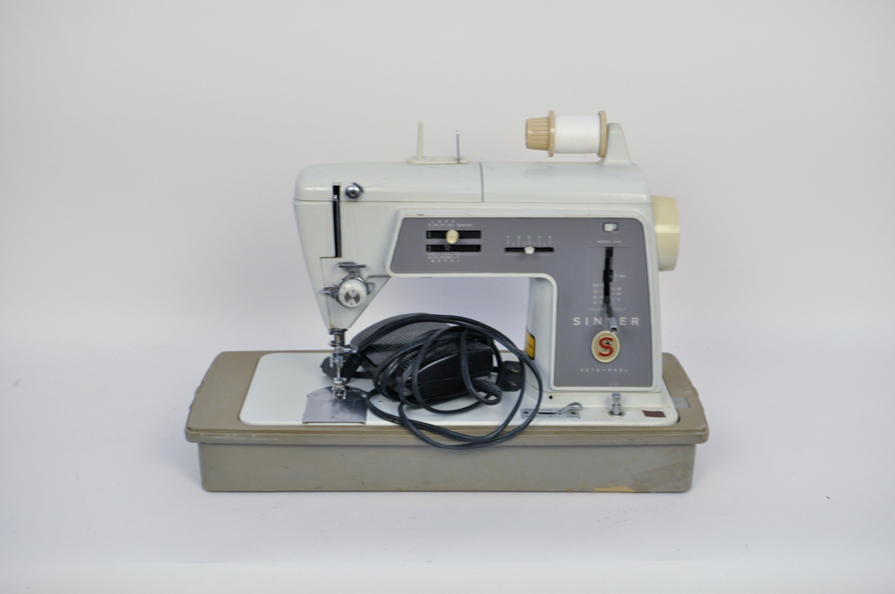Singer Model 600 Sewing Machine