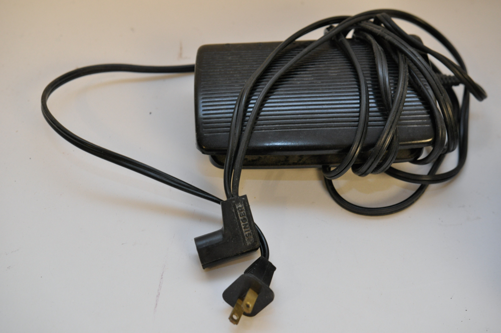 Singer Model 600 Sewing Machine