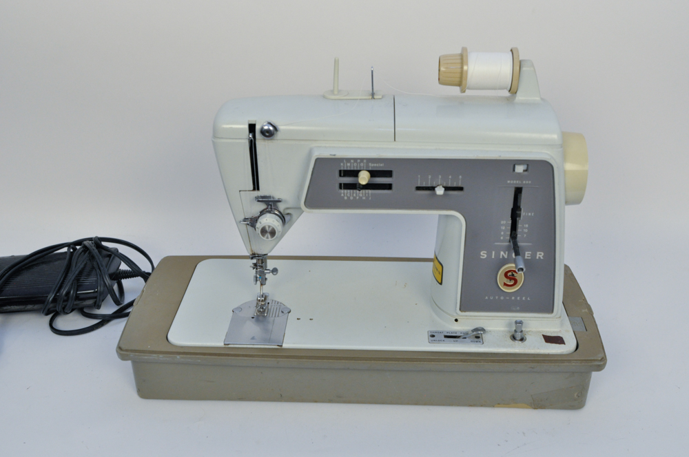 Singer Model 600 Sewing Machine