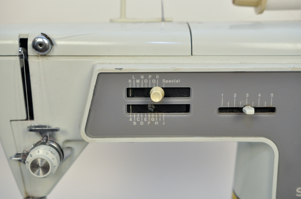 Singer Model 600 Sewing Machine