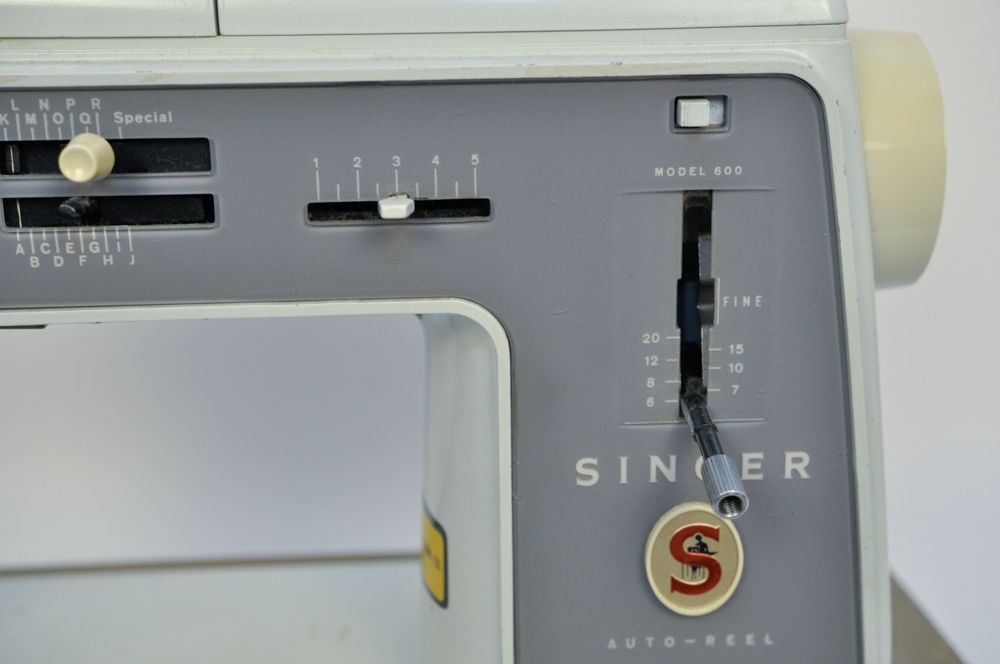 Singer Model 600 Sewing Machine