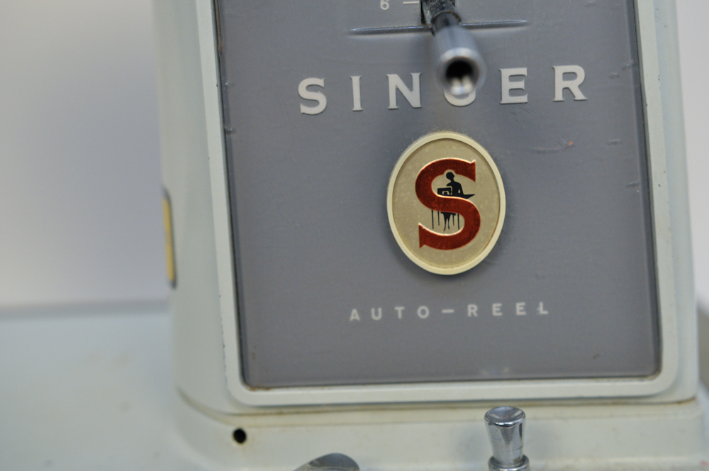 Singer Model 600 Sewing Machine