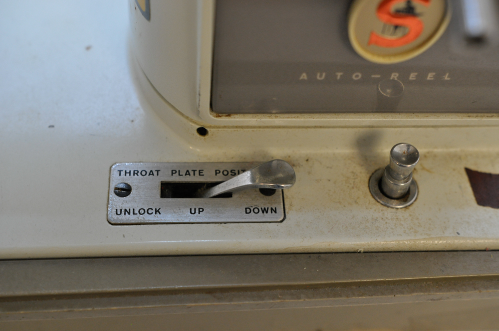 Singer Model 600 Sewing Machine