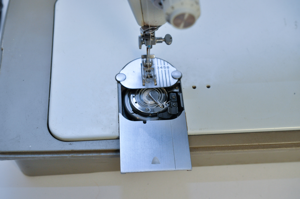 Singer Model 600 Sewing Machine