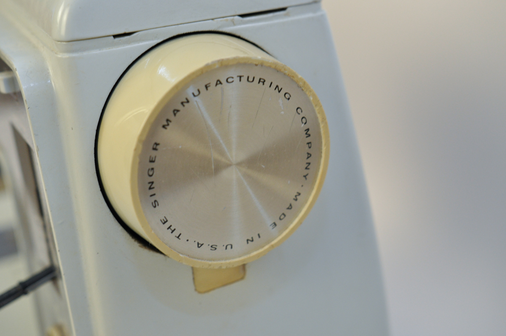 Singer Model 600 Sewing Machine