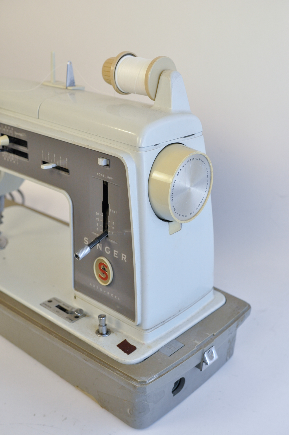 Singer Model 600 Sewing Machine