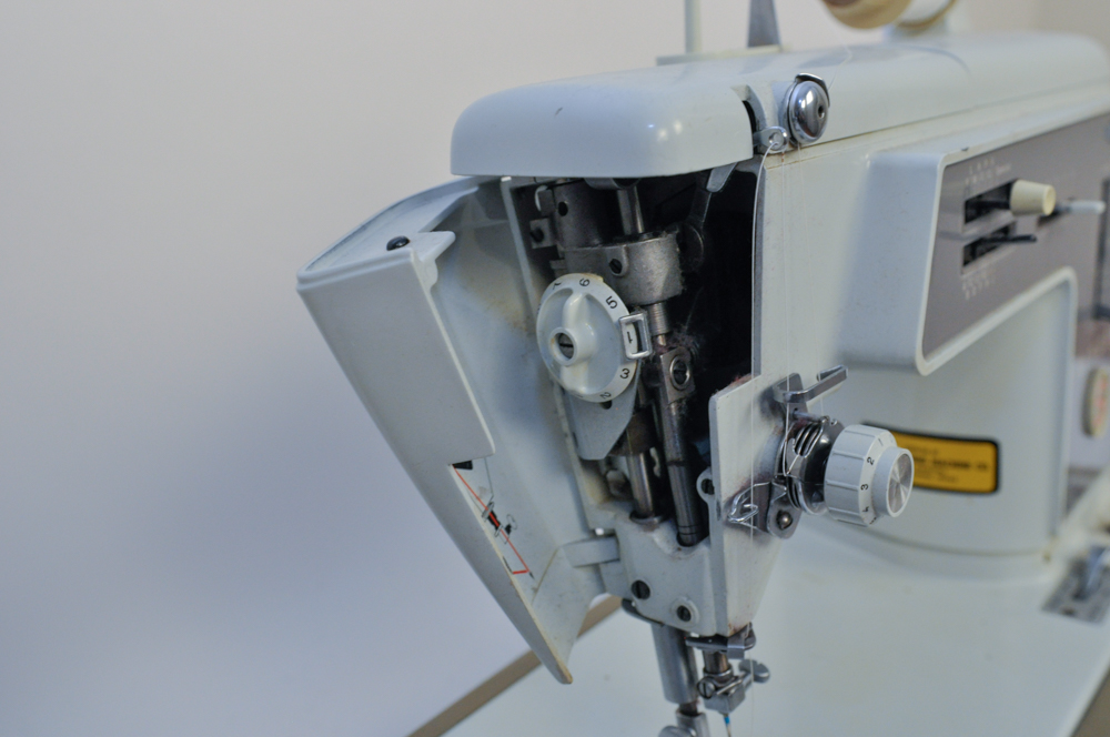 Singer Model 600 Sewing Machine