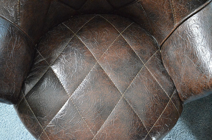 Vintage Oak Barrel Table with Barrel Chairs