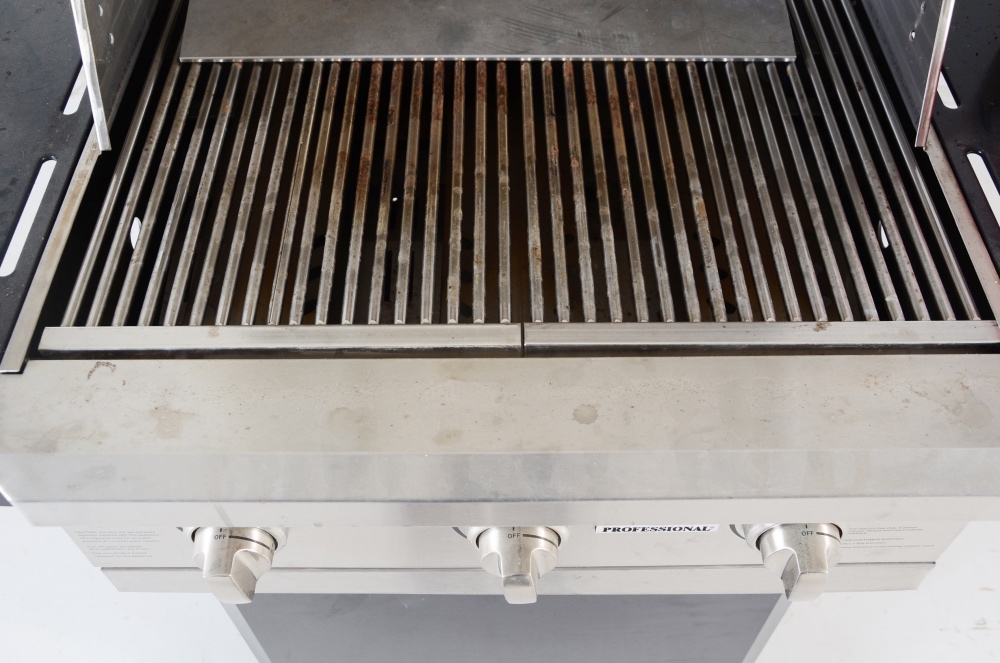 M Professional Stainless Steel Gas Grill with Cover