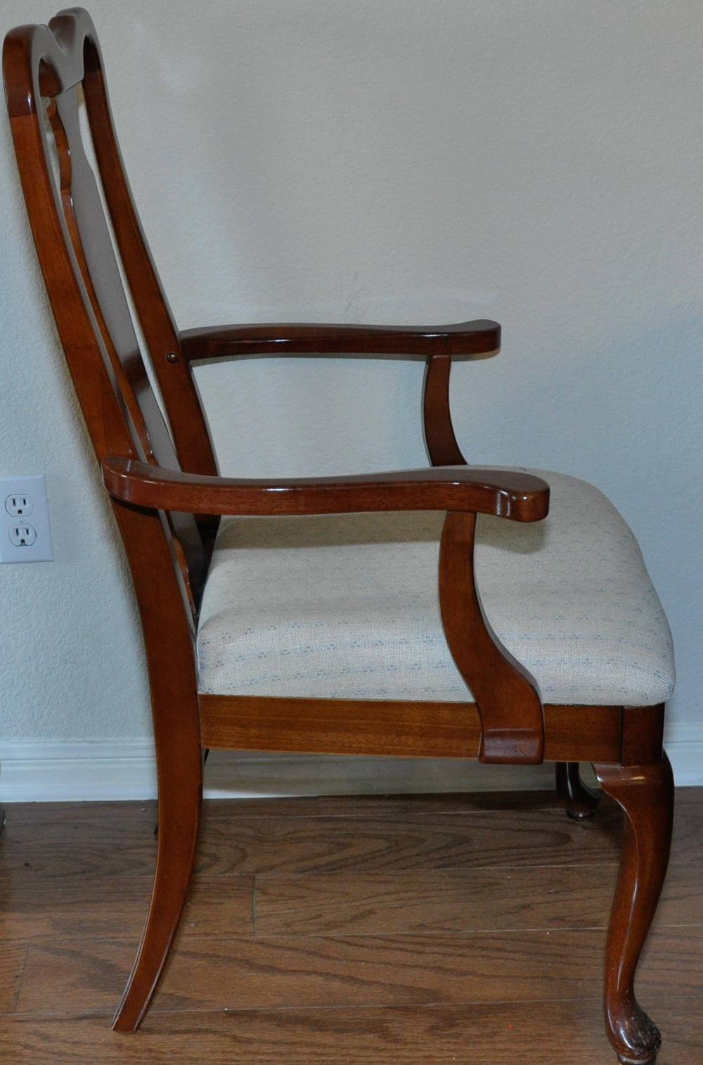 Universal Furniture Mahogany Dining Table and Chair Set