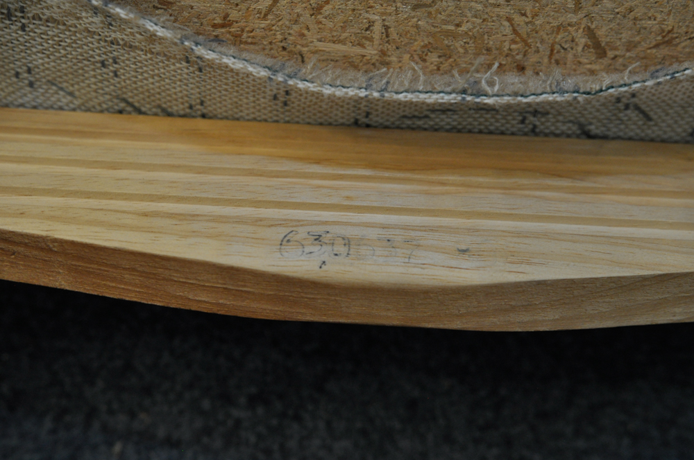 Universal Furniture Mahogany Dining Table and Chair Set