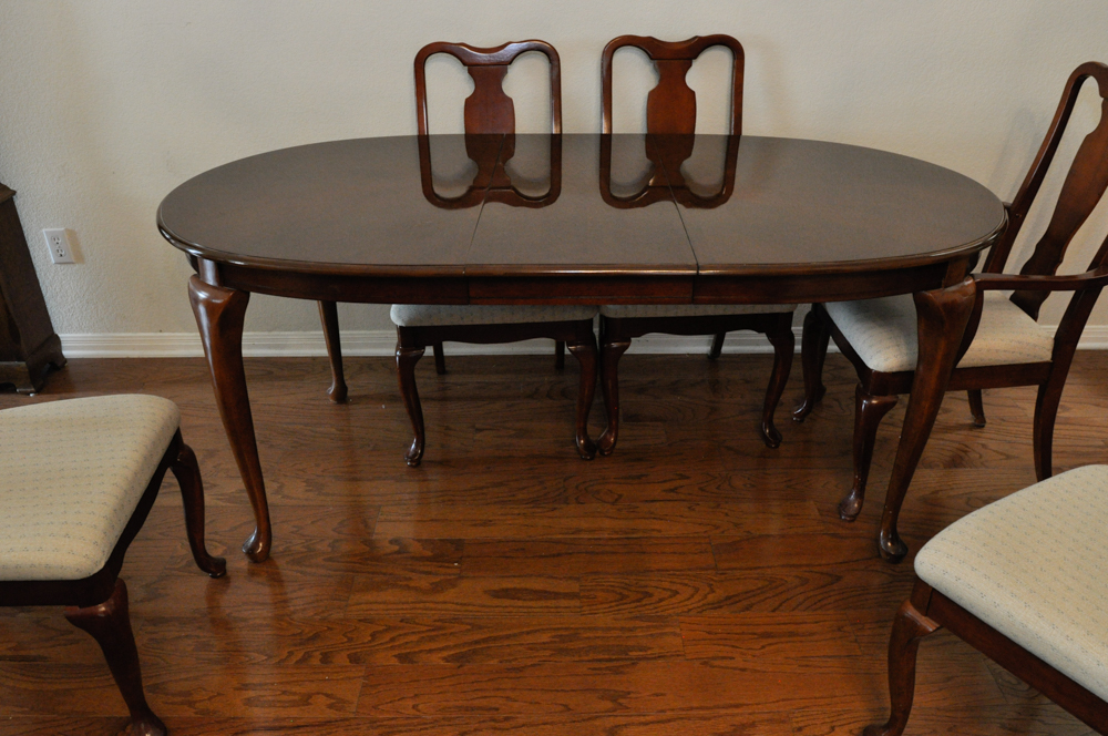 Universal Furniture Mahogany Dining Table and Chair Set