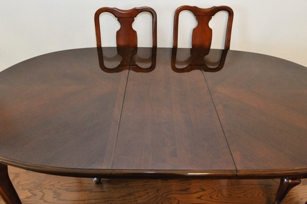 Universal Furniture Mahogany Dining Table and Chair Set