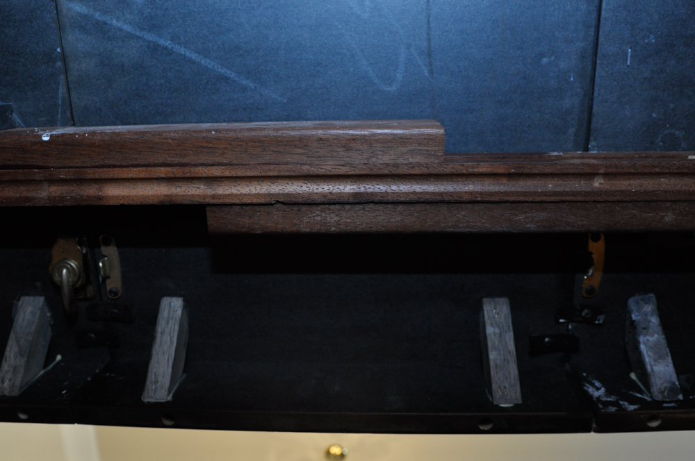 Universal Furniture Mahogany Dining Table and Chair Set