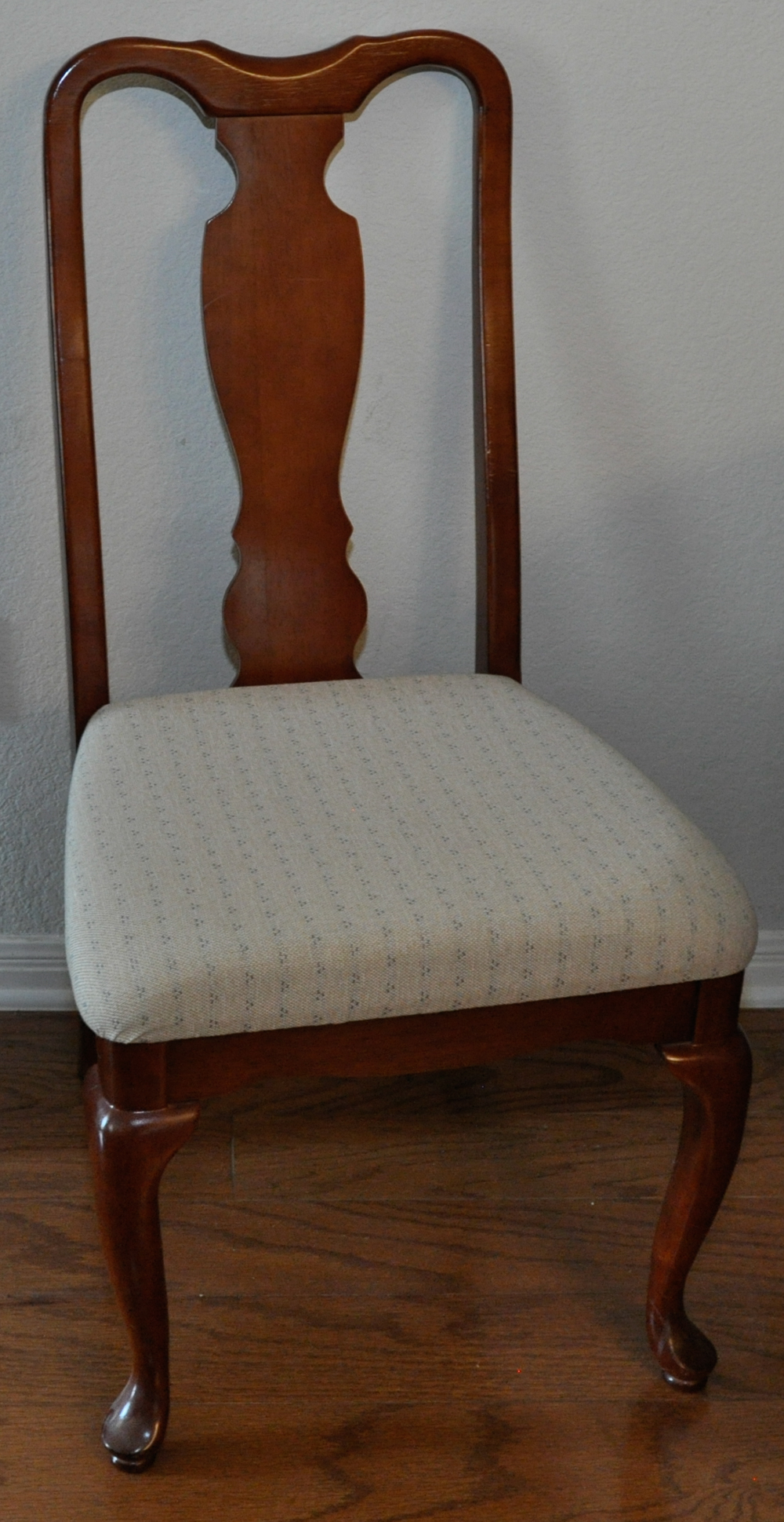 Universal Furniture Mahogany Dining Table and Chair Set