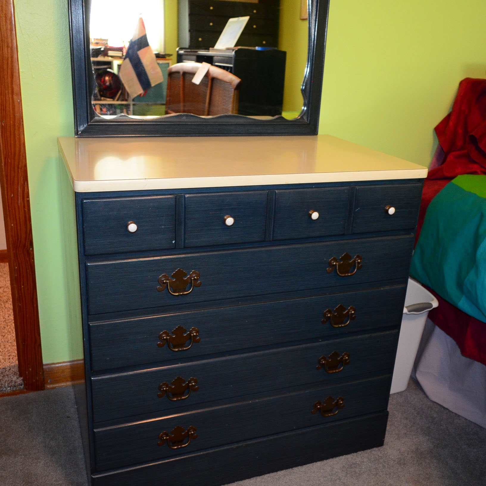 Ethan Allen Dresser With Mirror